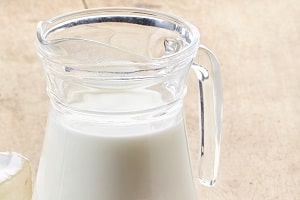Joghurt selber machen mit Maschine - Milch