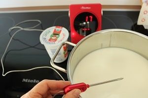 Milch auf ca. 37°C erwärmen Milch erwärmen für Joghurt mit Maschine selber machen