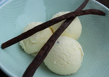 Vanilleeis Rezept - mit und ohne Eismaschine - bestes Vanille Eis Rezept zum nachkochen