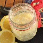 selbstgemachter Zitronenzucker im Glas